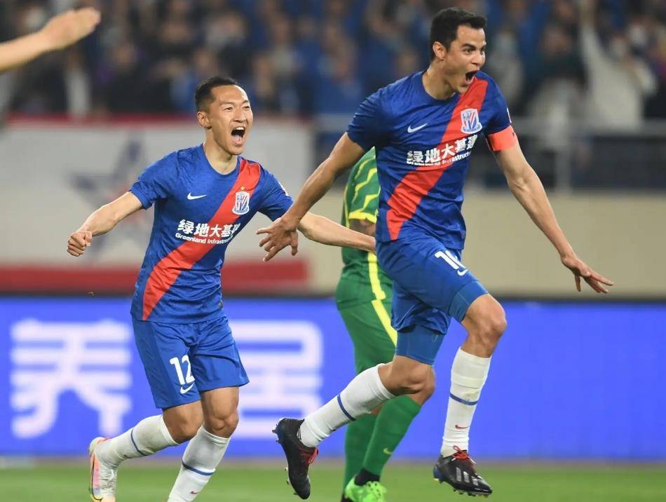 申花主场大胜鲁能，重返前三