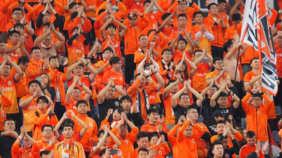 三亿体育体育vip注册-比赛现场热情高涨，球迷欢呼雀跃