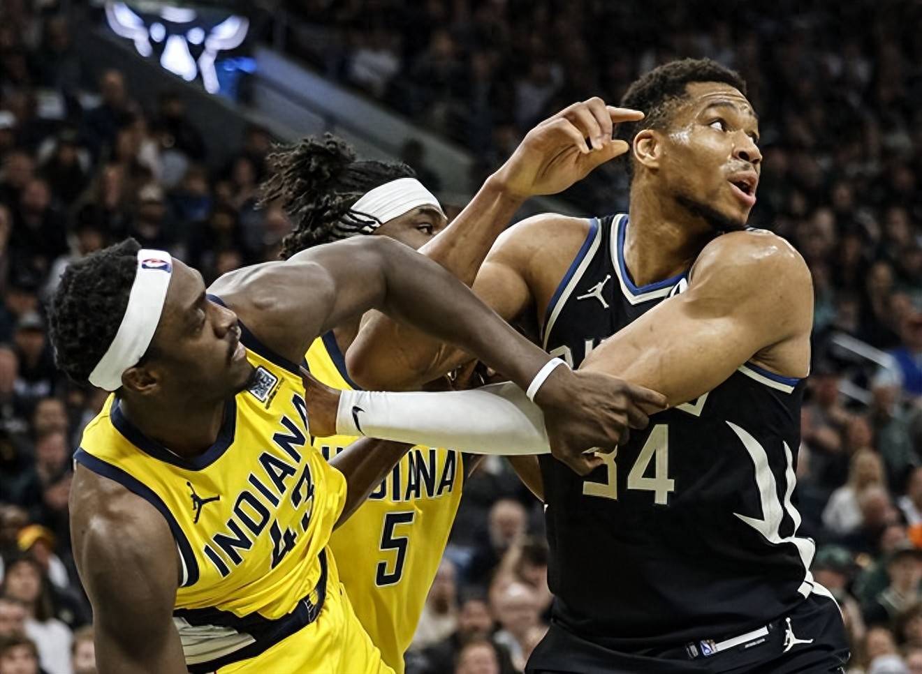 雄鹿客场击败猛龙,继续保持不败 雄鹿客场击败猛龙,继续保持不败