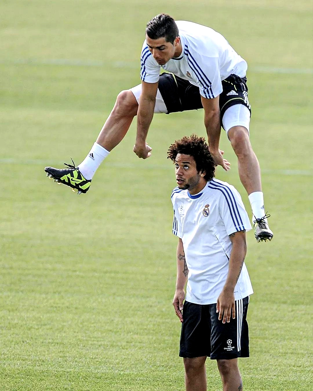 三亿体育体育入口-比赛精彩无比，球员们的精湛技艺令人惊叹