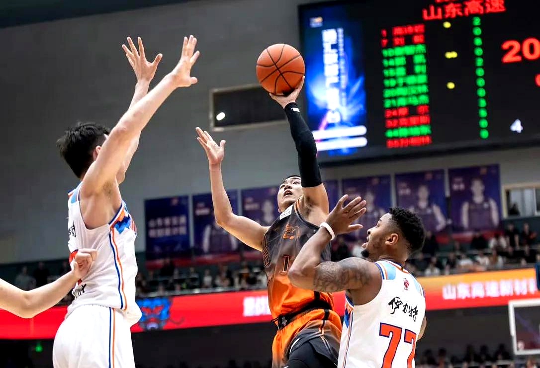山东男篮实现大逆转，惊险击败对手