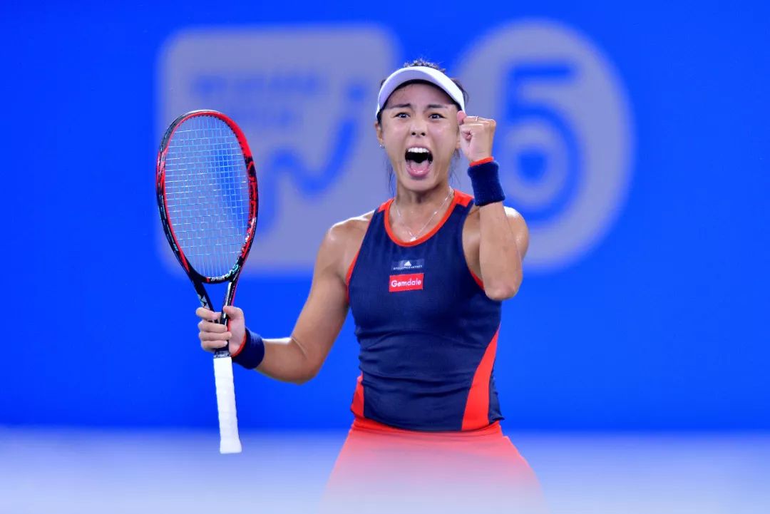 三亿体育体育地址-瑞典女篮队员赛场上奋力拼搏，助力球队夺冠！的简单介绍