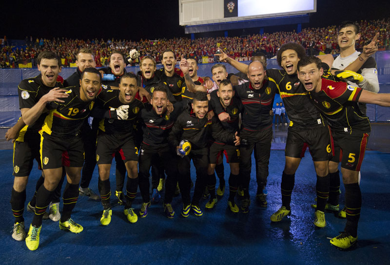 比利时队力克对手，稳居小组前列