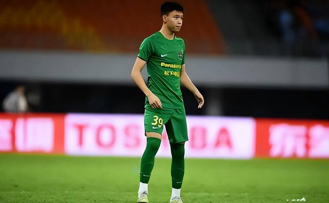 新秀球员在场上表现出色,获得赞誉 新秀球员在场上表现出色,获得赞誉