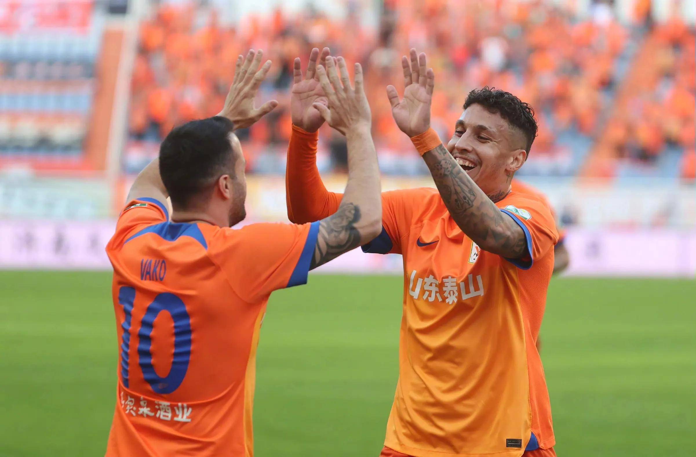 亚泰逼平鲁能，平分秋色展开激烈交锋的简单介绍