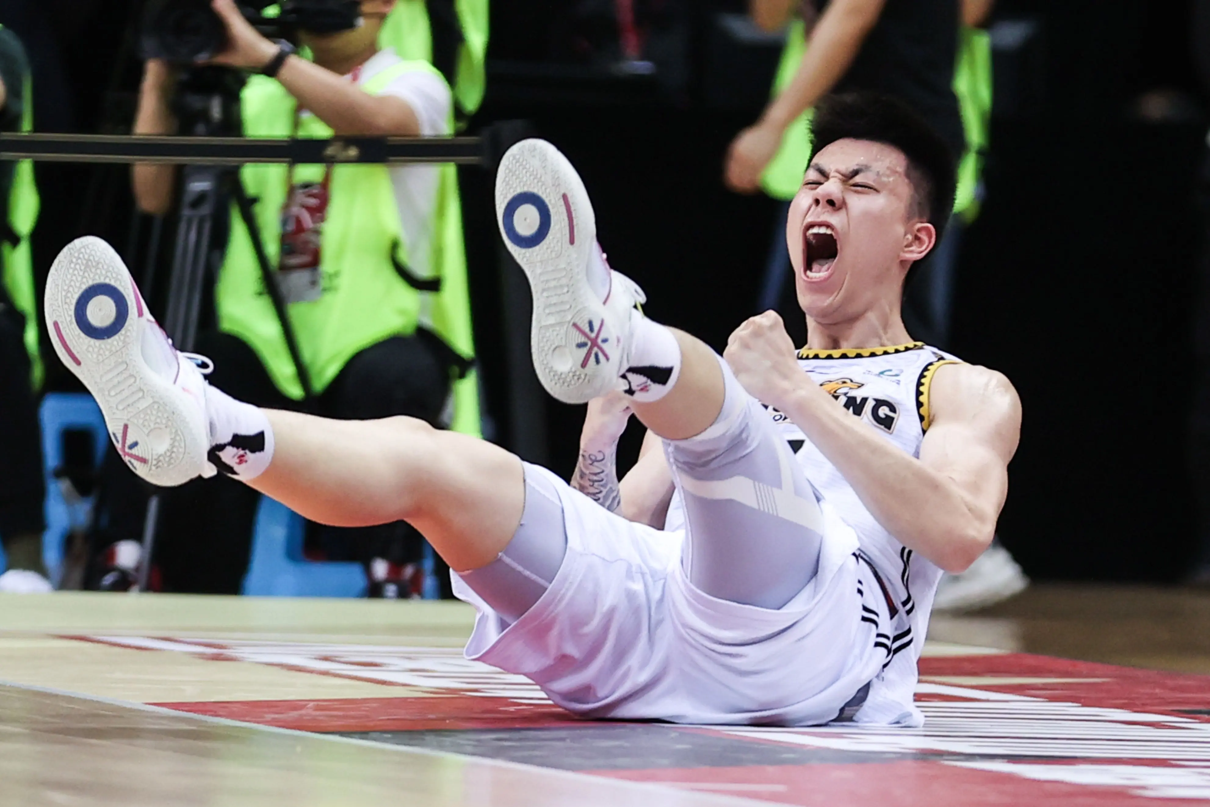 三亿体育体育app下载地址-包含辽宁队领先，关键球员伤愈回归士气高涨的词条