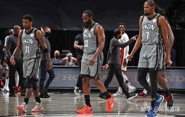 三亿体育体育课程-关于真相曝光！球队内部矛盾频现，团队分崩离析！的信息