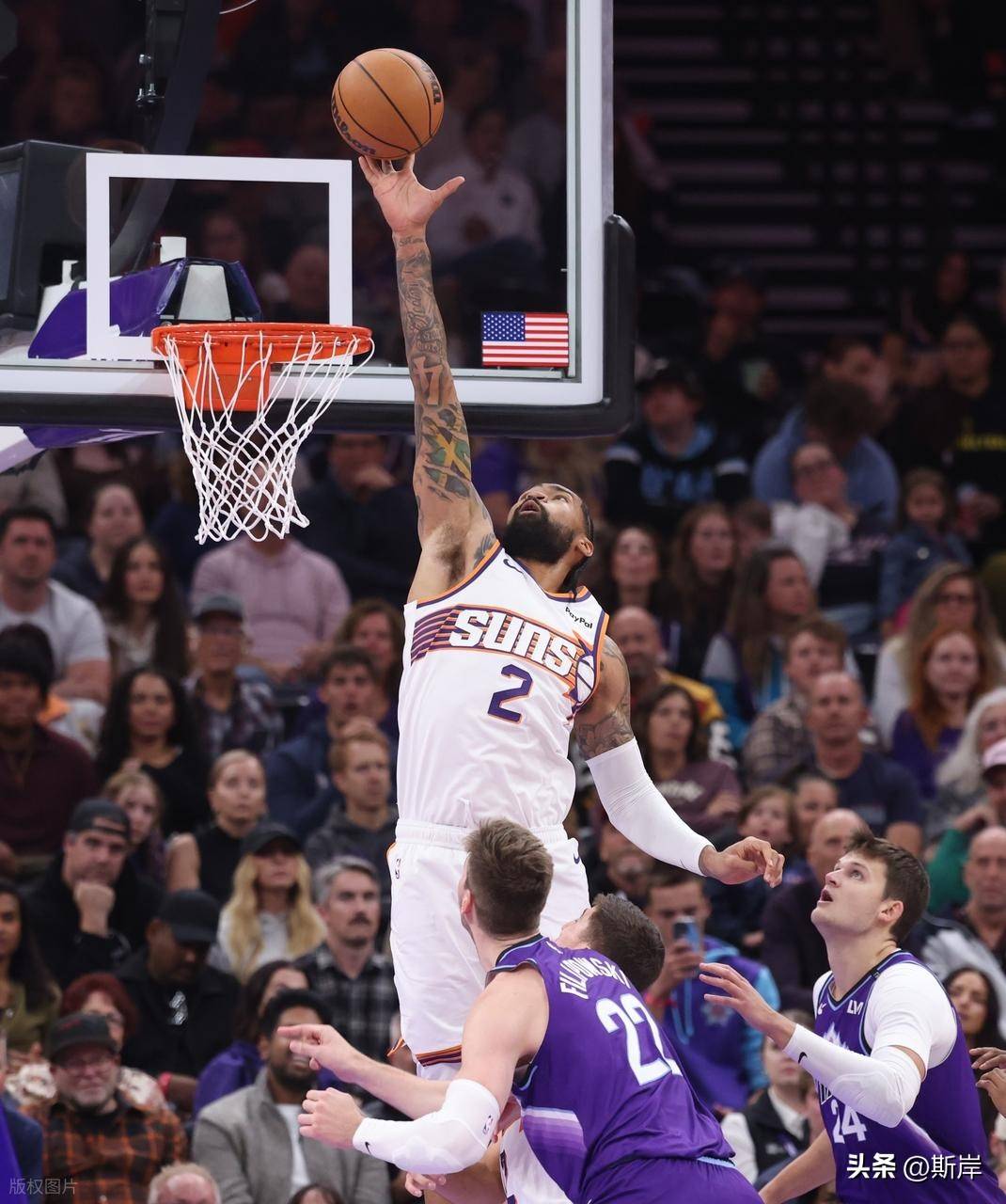 三亿体育体育课程-快船客场逆转灰熊，取得关键胜利