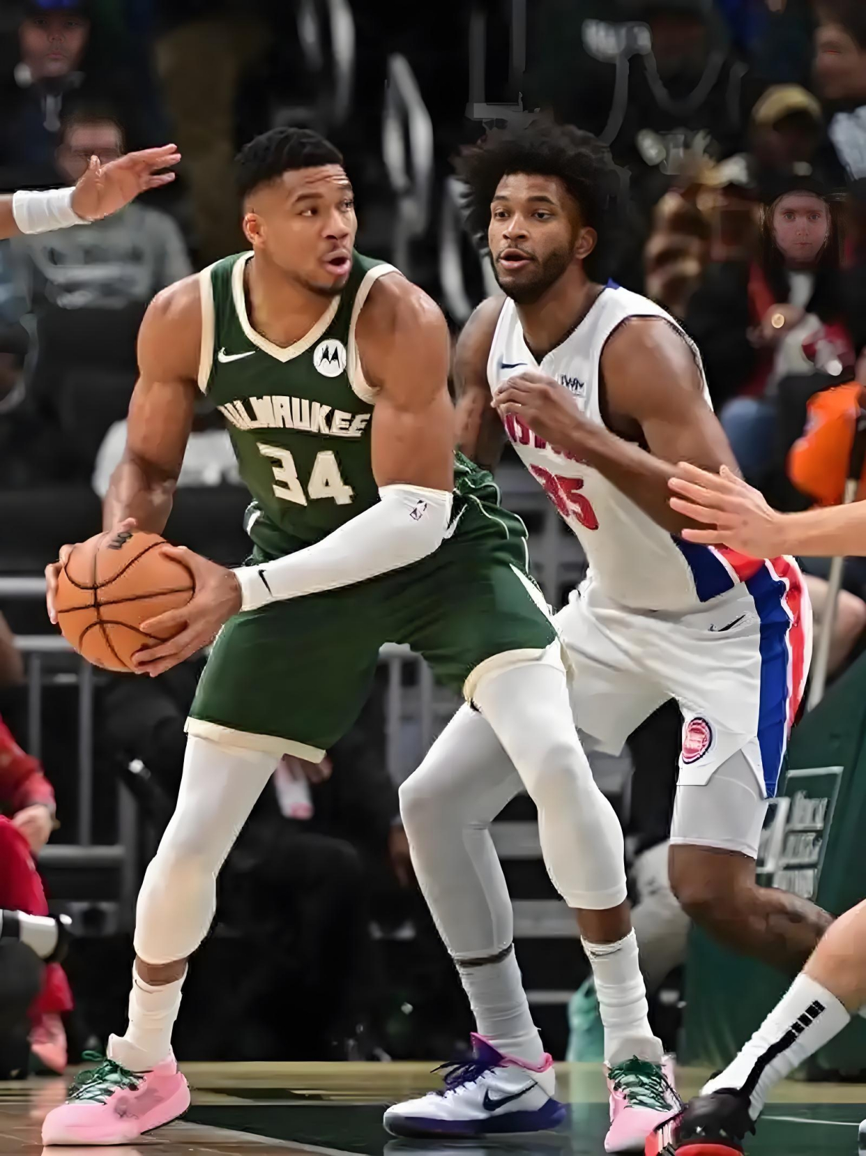 雄鹿客场勇擒火箭,字母哥分表现出类拔萃 雄鹿客场勇擒火箭,字母哥分表现出类拔萃