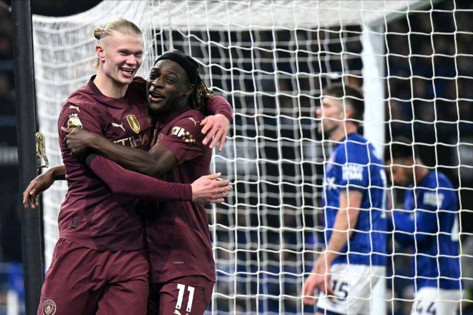 三亿体育体育app下载地址-曼联主场大胜，豪取三分重返前四