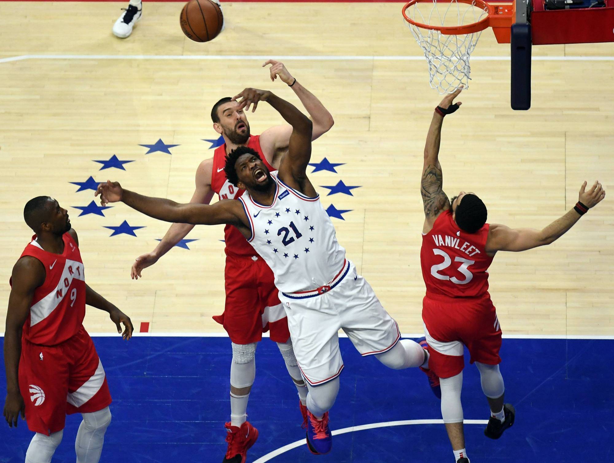 猛龙主场击败奇才,连续7场胜利 猛龙主场击败奇才,连续7场胜利