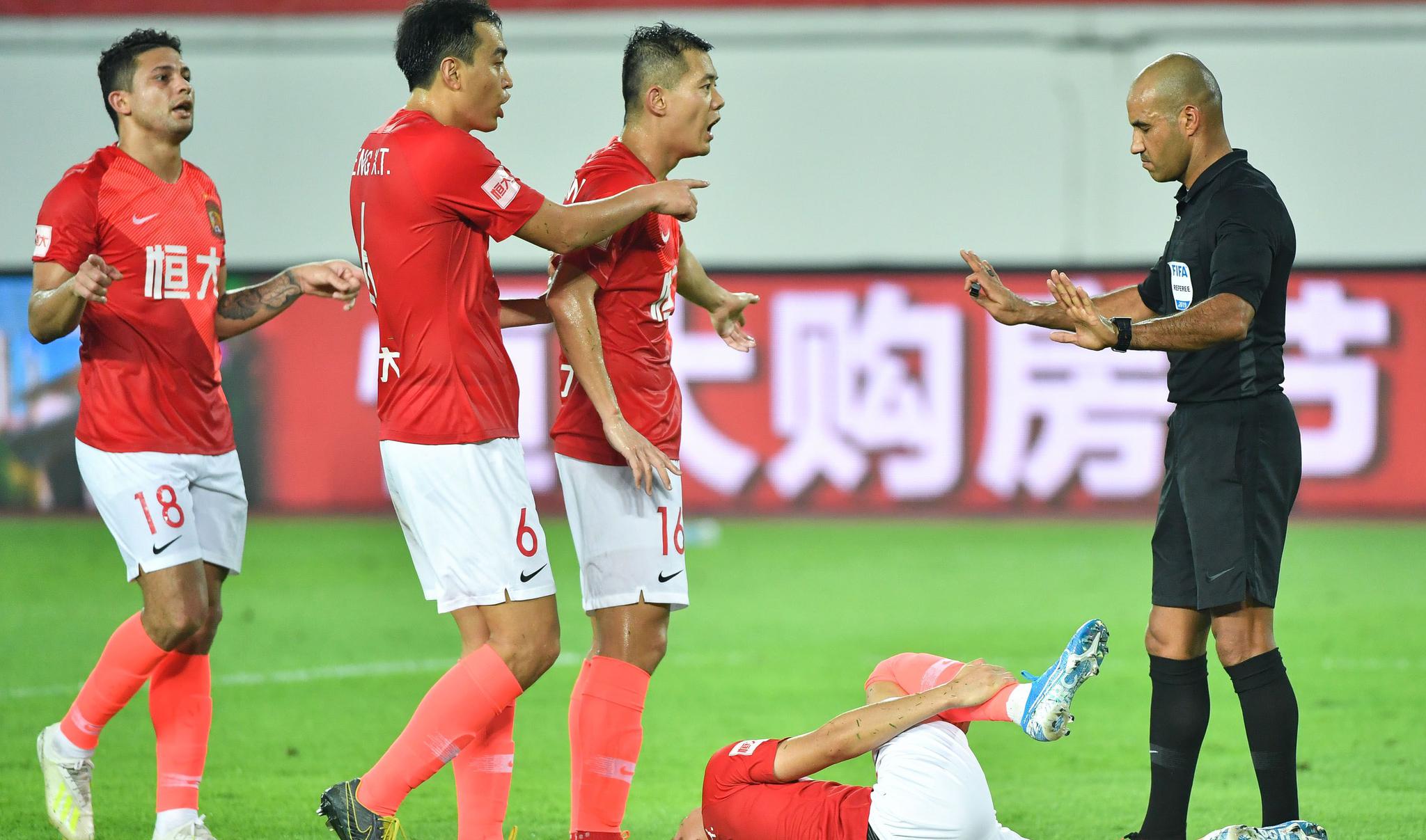 关于广州恒大顺利击败大连一方,积分榜排名升至第二的信息 关于广州恒大顺利击败大连一方,积分榜排名升至第二的信息