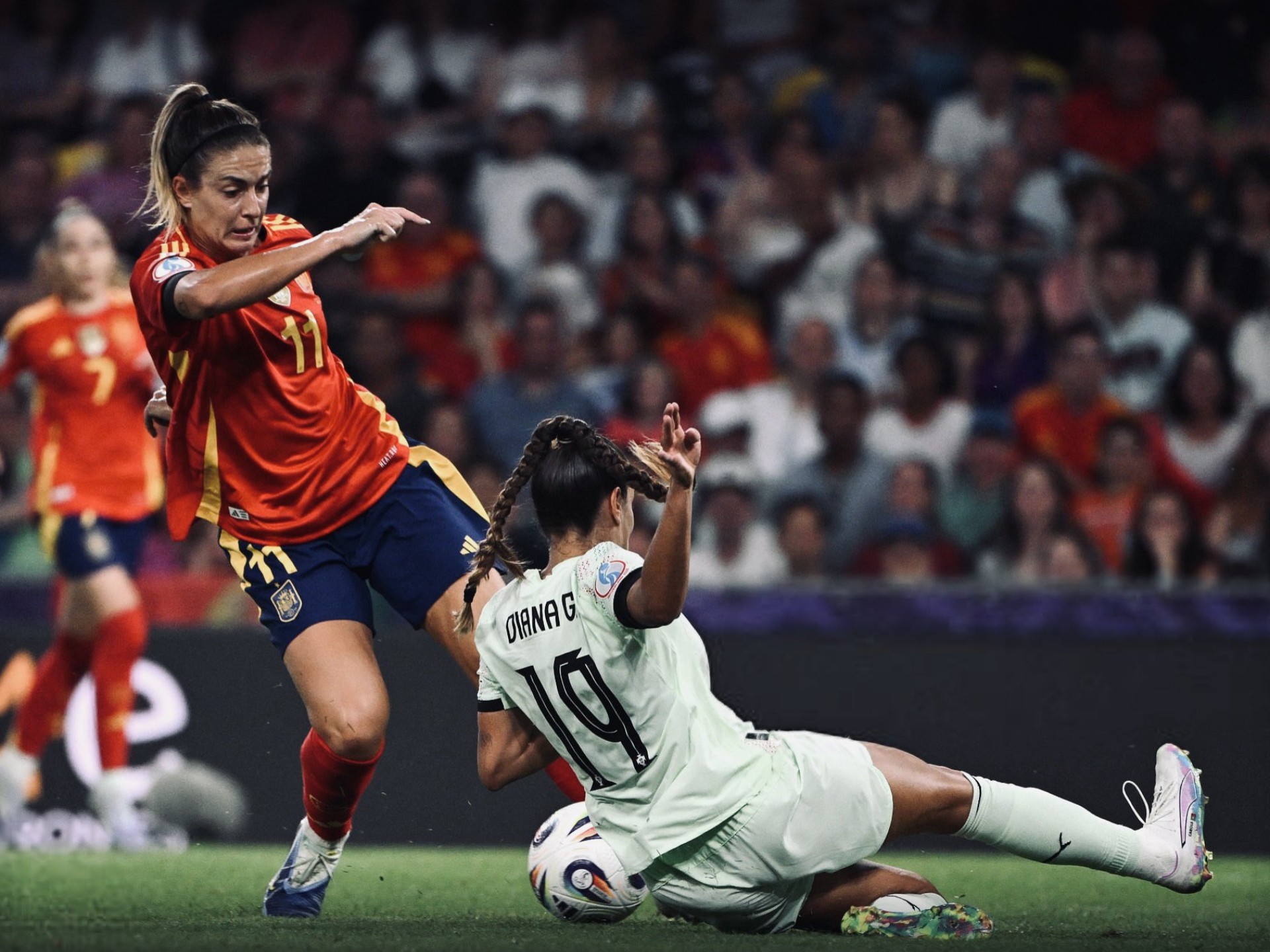 三亿体育体育注册-葡萄牙队在比赛中表现出色，赢得了比赛