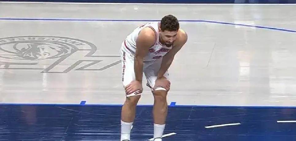 三亿体育体育新闻-火箭客场输球，球员心态受挫