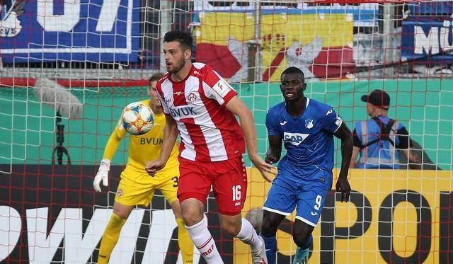 三亿体育体育网站入口-包含霍芬海姆教练组研究对手战术，谋求取胜策略的词条