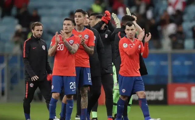 秘鲁队在比赛中更换战术，取得胜利